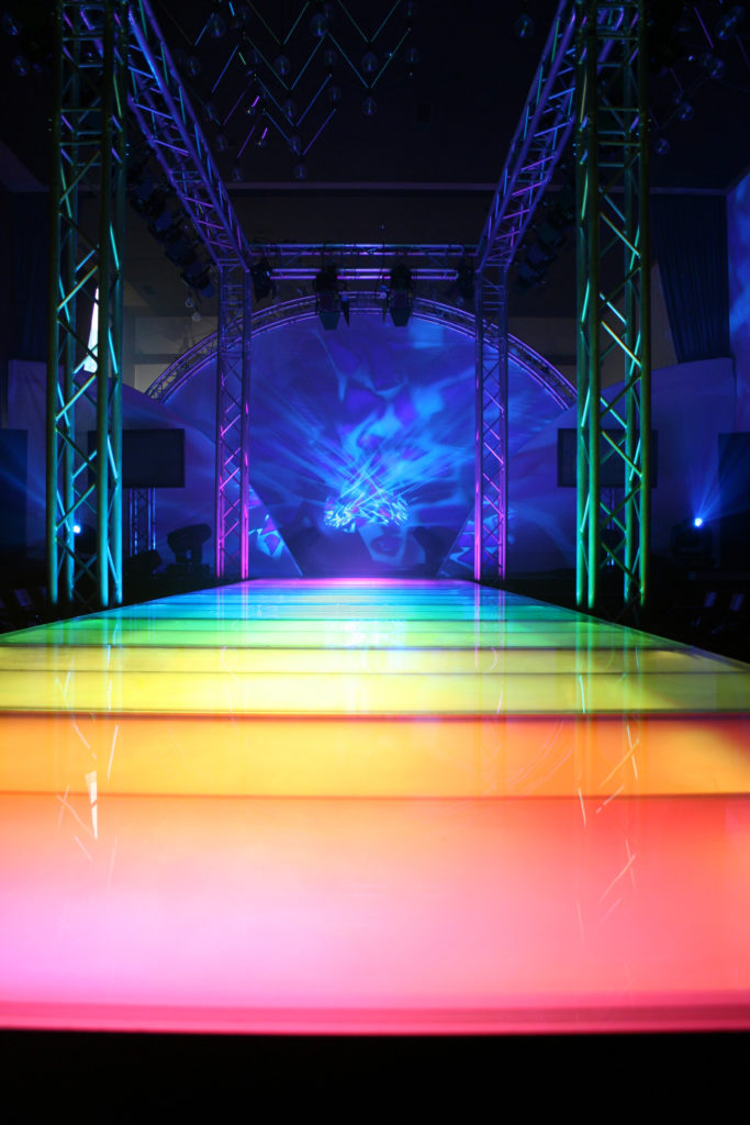 pixbar-600-nivtec-plexiglas-modenshow