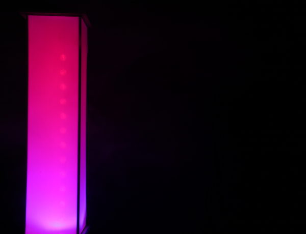 Selbstleuchtende Exponatsäule 110cm